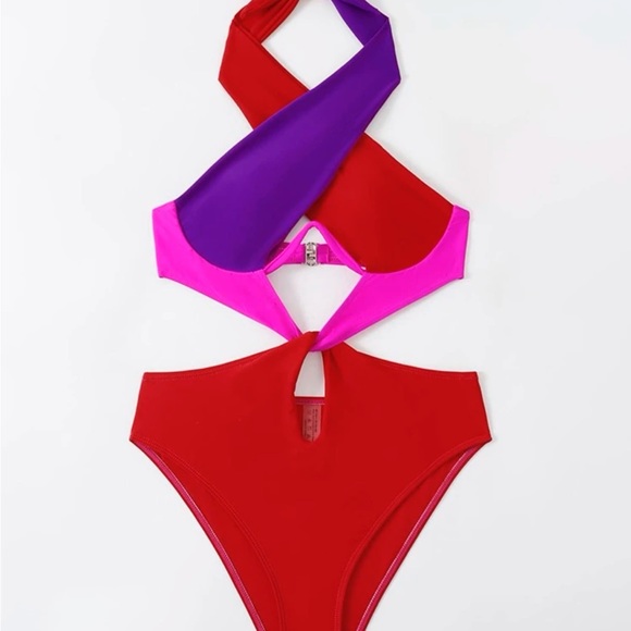 SHEIN Colorblock Cut Out Underwire Halter One Piece Swimsuit - Picture 4 of 6